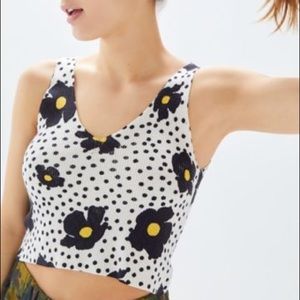 PRICE DROP ⬇️ UO Floral Cropped Sweater Tank Top